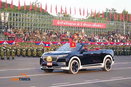 Lào sử dụng VinFast VF 9 mui trần trong Lễ diễu binh mừng Quốc khánh