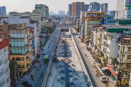 Hàng trăm công nhân tranh thủ từng giờ đua tiến độ thi công hầm chui Kim Đồng - Giải Phóng