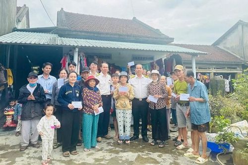 Thuế TP. Hải Phòng thăm hỏi, chia sẻ khó khăn cùng các đồng nghiệp và nhân dân vùng lũ