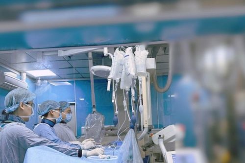 Cứu sống nam thanh niên 19 tuổi bằng tái thông toàn bộ xoang tĩnh mạch não