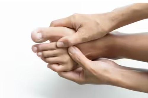4 bài tập đơn giản có thể giúp giảm đau chân do bệnh thần kinh tiểu đường
