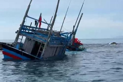 Tàu cá chìm đắm ở vùng biển Trường Sa, 3 ngư dân được cứu nạn, 2 người mất tích