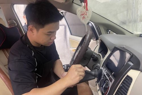 Sự cần thiết vệ sinh nội thất ô tô