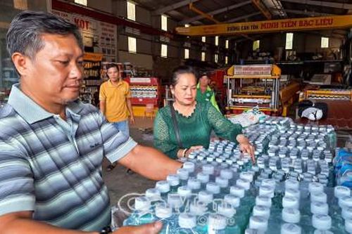 Gửi trọn yêu thương về 'rốn lũ' miền Trung