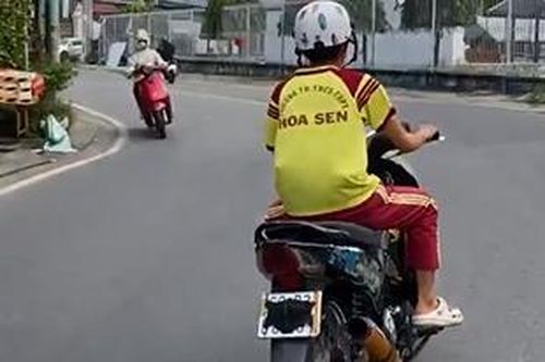 Từ clip trên MXH, CSGT mời làm việc với thanh niên chạy xe máy độ pô, che biển số