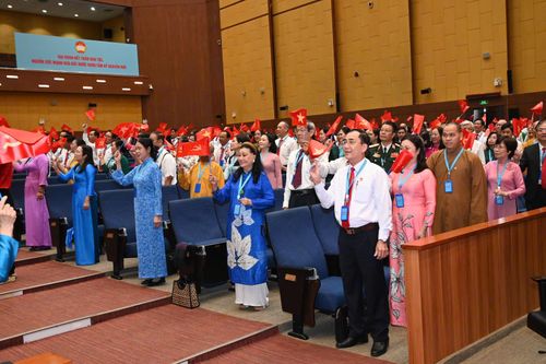 Ra mắt Chủ tịch và 14 Phó Chủ tịch Ủy ban MTTQ Việt Nam TP.HCM khóa I
