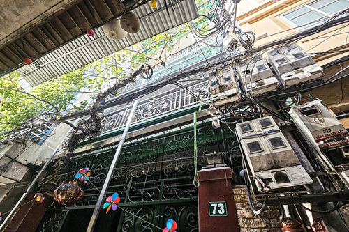 Cháy nhà 6 tầng trong ngõ sâu ở Hà Nội