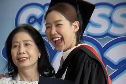 Mẹ đẻ Hoa hậu Bảo Ngọc gây chú ý trong ngày đặc biệt của con gái