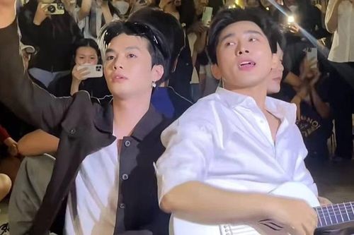 Anh Trai 'Say Hi' 2025: Các Anh trai ra phố đi bộ hát, fan tưởng mở concert sớm