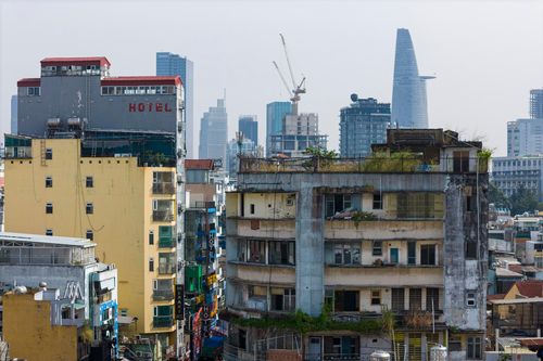 Rời chung cư xuống cấp ở Bùi Viện, dân mở tiệm bên cạnh chờ nhà mới