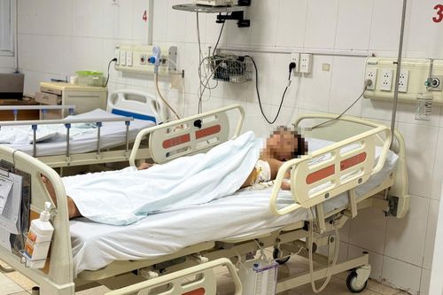 Nóng sốt liên tục 10 ngày, vừa nhập viện đã nguy kịch