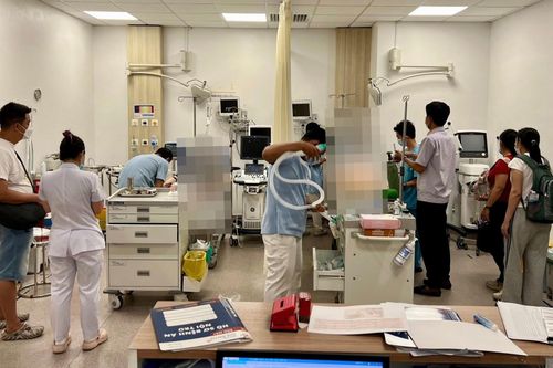 Bạn nhậu hốt hoảng khi người đàn ông bất ngờ ngã gục