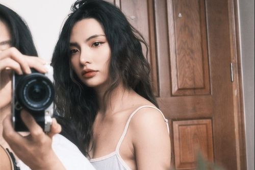 Hai ca sĩ Việt lộ ảnh hẹn hò