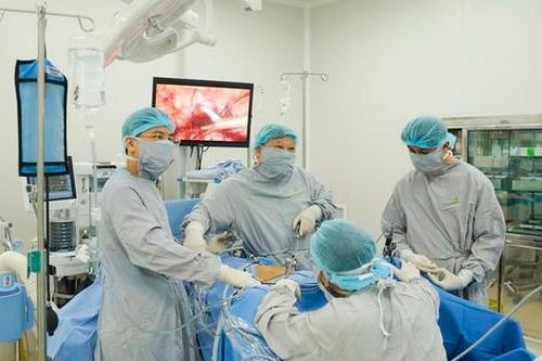 Cần nâng tử cung: Sáng chế độc quyền trong mổ khuyết sẹo lấy thai ở Việt Nam