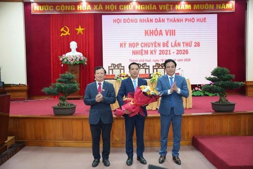 Phê chuẩn kết quả bầu, miễn nhiệm chức vụ Phó Chủ tịch UBND thành phố Huế