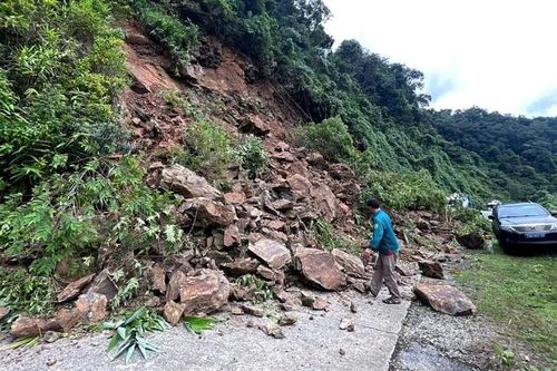 Sớm có phương án khắc phục sạt lở lâu dài