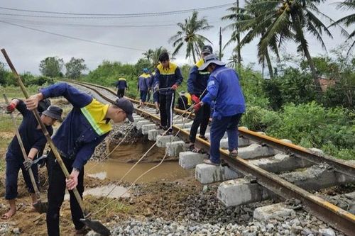 Đường sắt điều chỉnh kế hoạch chạy tàu sau mưa lũ