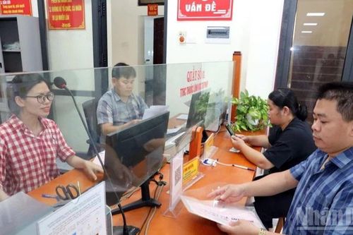 Bộ Nội vụ trả lời vướng mắc về lĩnh vực công chức, viên chức