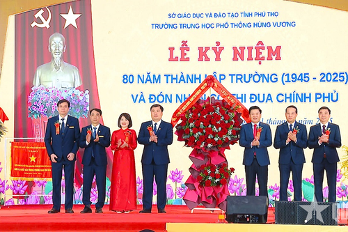 Trường THPT Hùng Vương kỷ niệm 80 năm thành lập và đón nhận Cờ thi đua Chính phủ