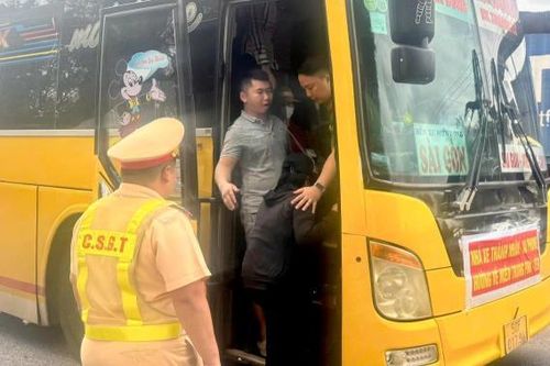 Hỗ trợ một phụ nữ đi lạc khi vào Nam làm việc nhẹ lương cao