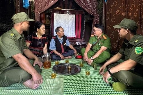 Ba bám, bốn cùng ở một xã biên giới