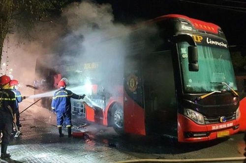 'Bà Hỏa' quá giang xe khách