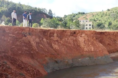 Quảng Ngãi: Đề nghị đầu tư khẩn cấp tuyến kè chống sạt lở sông Đăk Bla