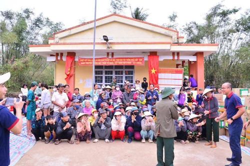 Nhiều đơn vị xuất bản và phát hành cùng hướng về miền Trung