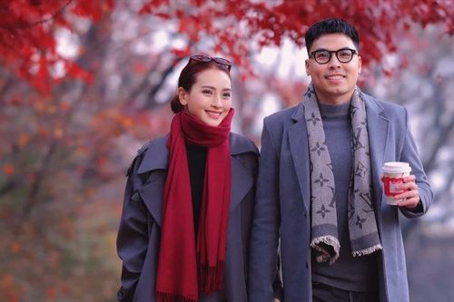 MC Mù Tạt và cầu thủ Phạm Đức Huy 'xả ảnh' lãng mạn sau màn cầu hôn ngọt ngào