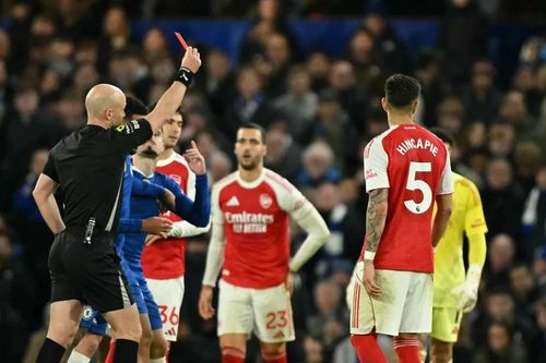 Arsenal lỡ cơ hội bứt tốc ở Ngoại hạng Anh