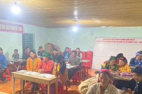 Niềm hạnh phúc khi được thắp sáng con chữ cho đồng bào vùng cao