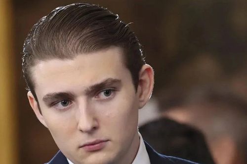Barron Trump gây sốt