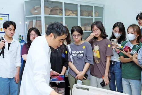 Siết chất lượng đào tạo ngành y: Đừng 'thả gà ra đuổi'