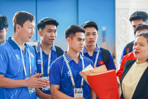 U22 Việt Nam đổ bộ tới Thái Lan, quyết tâm 'săn vàng' SEA Games