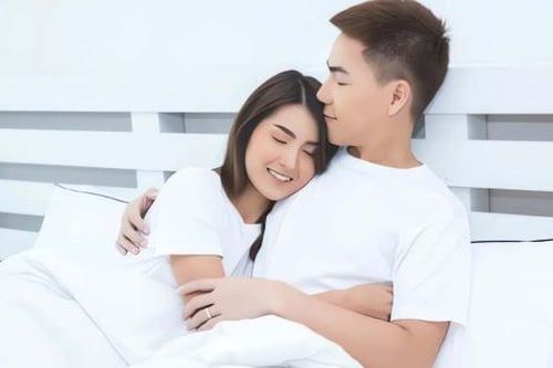 Làm mới đời sống chăn gối để tình cảm vợ chồng thêm mặn nồng