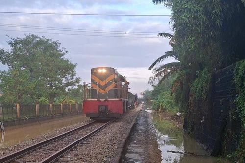 Điều chỉnh kế hoạch chạy tàu sau mưa lũ lịch sử, nhiều đôi tàu Bắc – Nam tạm ngừng chạy đến 10/12