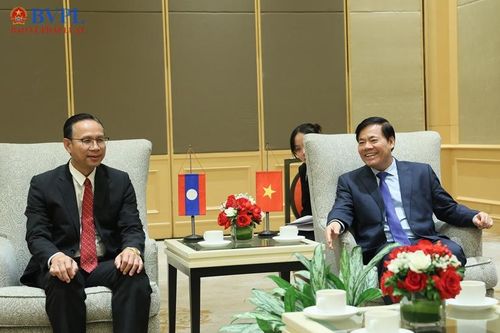 Phó Viện trưởng VKSND tối cao Nguyễn Quang Dũng gặp song phương lãnh đạo VKSND tối cao Lào