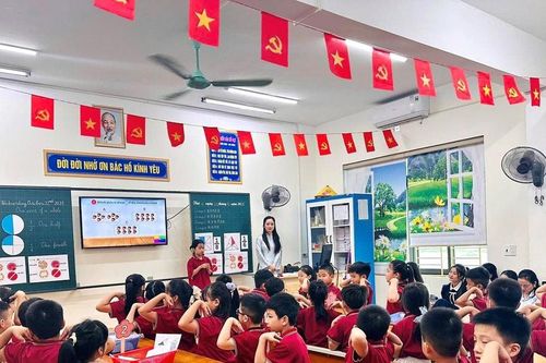 Nghệ An tìm phương án để hợp đồng hơn 3.000 giáo viên đứng lớp