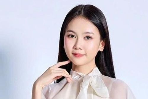 Nữ ca sĩ từng là sao nhí sáng giá nhất, sau 15 năm thay đổi không nhận ra