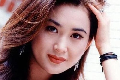 'Bông hồng lửa' của màn ảnh: Tuổi thơ nghèo khó, U60 hôn nhân viên mãn, không sinh con