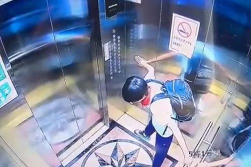 Thang máy rơi tự do, bé trai 11 tuổi thoát nạn nhờ phản xạ xuất thần