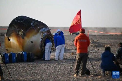 Bị 'rác vũ trụ' làm hỏng hóc, Trung Quốc xử lý tàu Thần Châu 20 như thế nào?