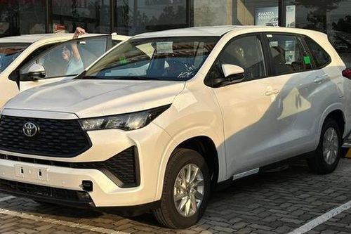 Toyota Innova Cross phiên bản giá rẻ ra mắt tại Việt Nam