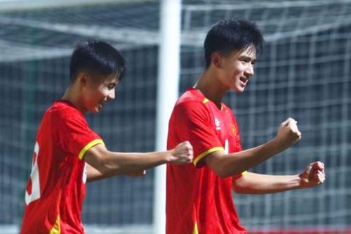 Tin sáng 1/12: Việt Nam khiến châu Á ngả mũ khi loại Malaysia