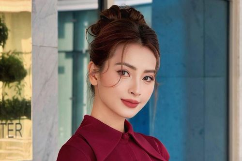Đồng hồ 3 triệu của MC Huyền Trang