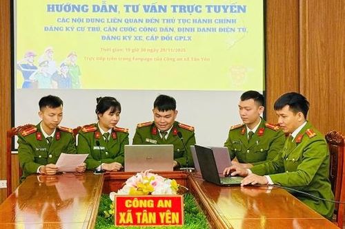 Công an xã Tân Yên livestream hướng dẫn thủ tục hành chính cho người dân