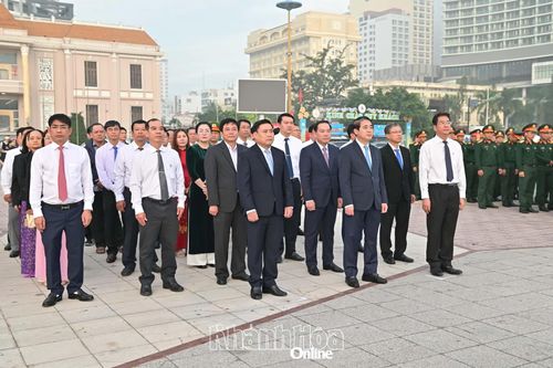 Lễ chào cờ tháng 12 với chủ đề 'Quân và dân tỉnh Khánh Hòa vững bước trong thời kỳ mới'