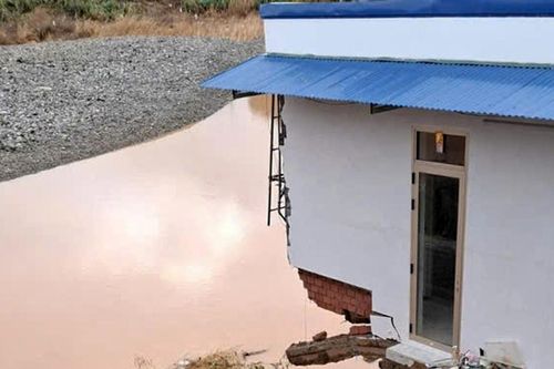Xuất hiện điểm sạt lở mới, xã D'Ran di dời khẩn cấp 6 hộ dân