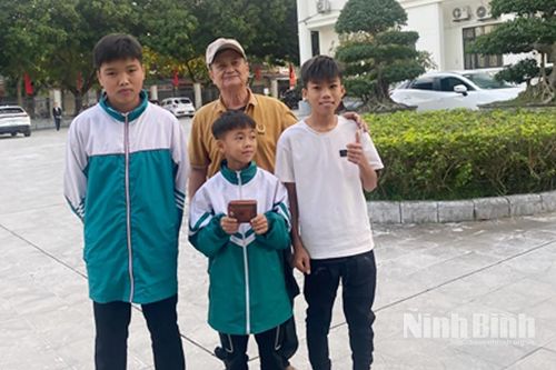 Nhặt được của rơi, trả lại người mất