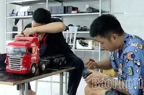 Người thợ làng đưa sản phẩm cơ khí Việt vươn tầm quốc tế